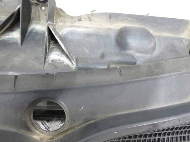 RENAULT 668115228R Решетка дворников в наличии Черновцы