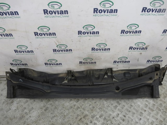 Решетка стеклоочистителей 668115228R RENAULT