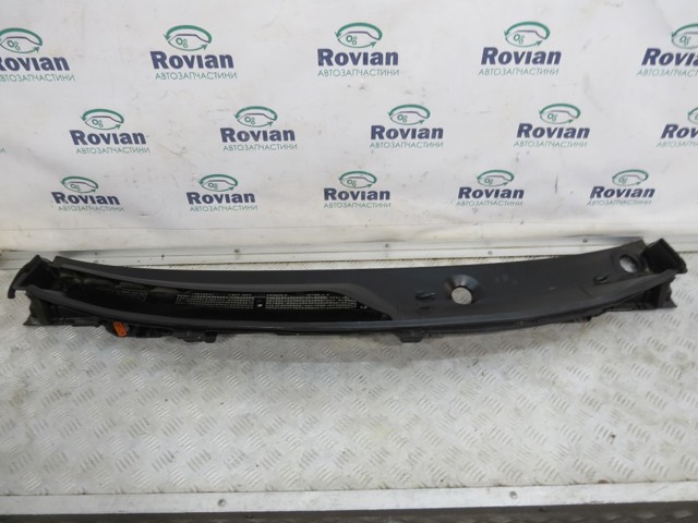 Водосток лобового стекла, жабо 668626RR0B NISSAN