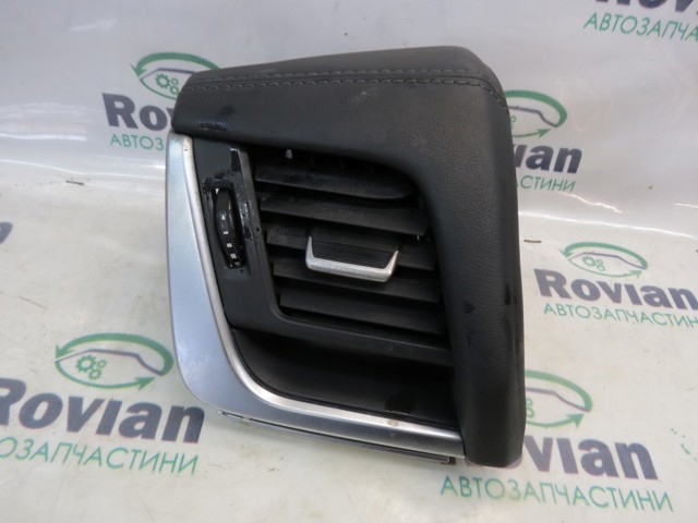 Решетка воздуховода левая 687616RR0A NISSAN