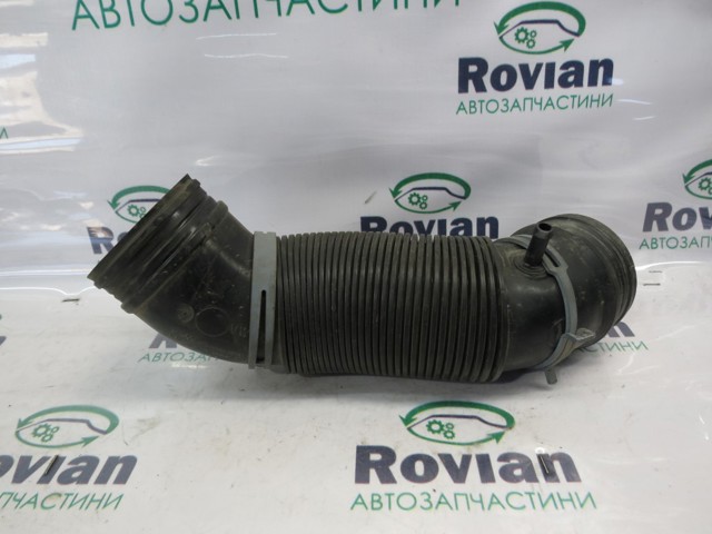Патрубок воздушный выход воздушного фильтра 6R0129684C VAG