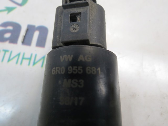 Насос омывателя фар 6R0955681 VAG