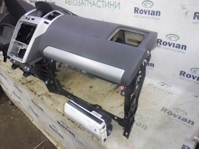 Панель приборная торпеды 7208623 OPEL