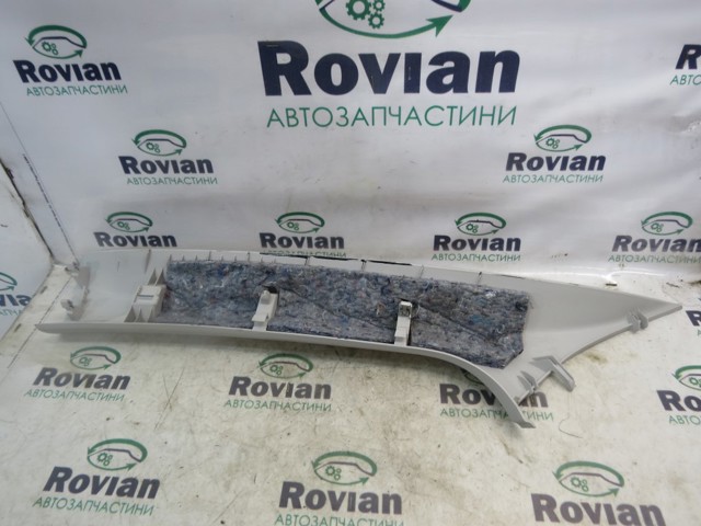 Обшивка стойки кузова внутренняя, передняя правая 769110285R RENAULT