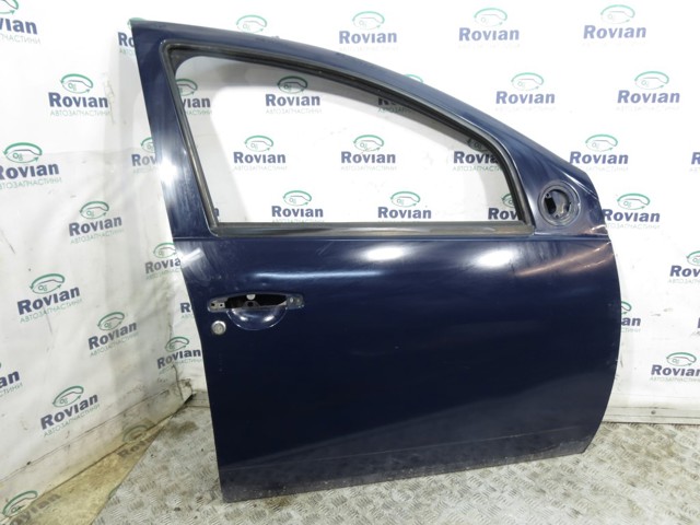 Пассажирская передняя дверь 801006719R RENAULT