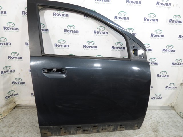Пассажирская передняя дверь 801008218R RENAULT