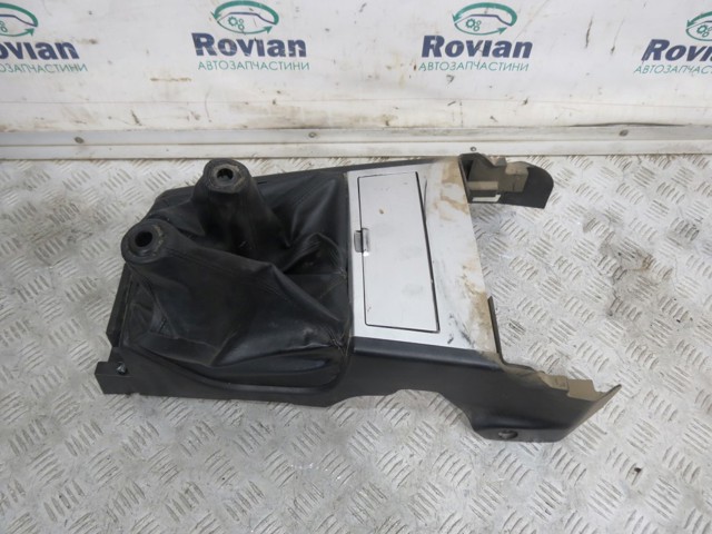 Центральная консоль торпеды 8011A669XB MITSUBISHI