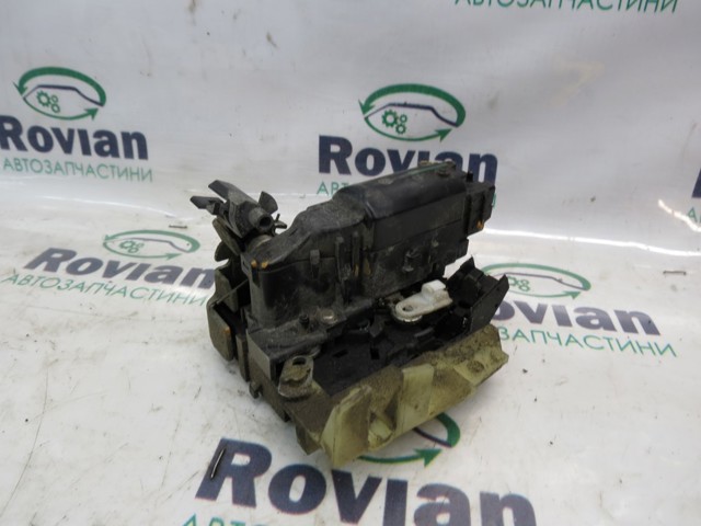 Дверной замок передний правый 805021840R RENAULT
