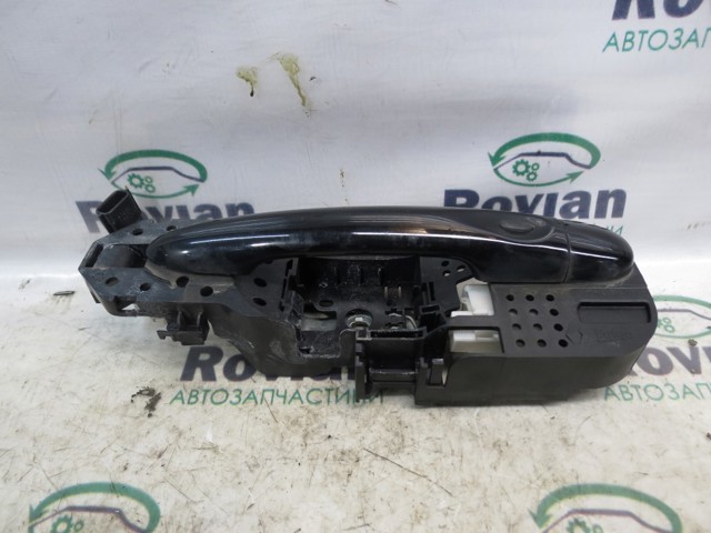 Держатель наружной ручки двери, задней левой 806070032R RENAULT