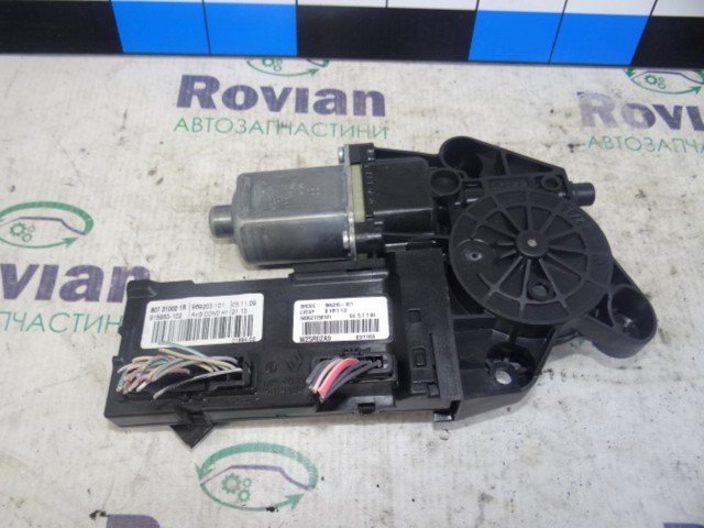 Мотор стеклоподъемника водительской двери 807310021R RENAULT