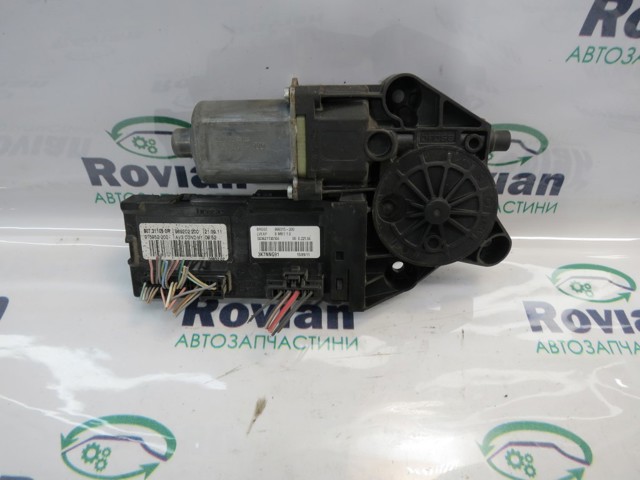 Мотор стеклоподъемника водительской двери 807311050R RENAULT