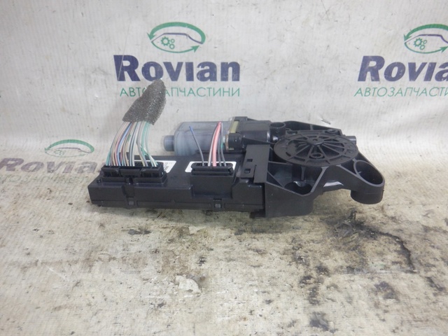 Мотор стеклоподъемника двери задней, левой 807315510R RENAULT