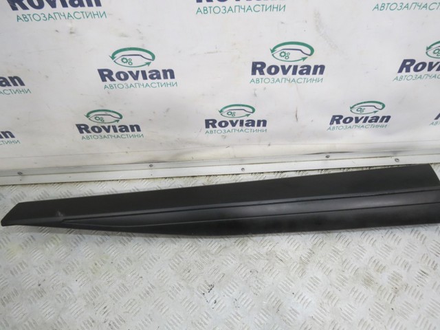 Молдинг двери передней правой 808706RR0A NISSAN