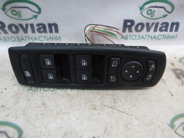 Кнопки переднего левого стеклоподъемника 809610006R RENAULT