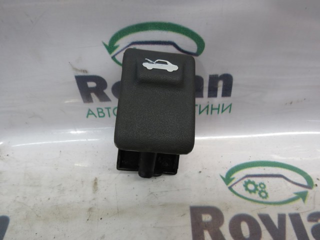 Запор капота (замок и привод замка капота) 8118234000 HYUNDAI