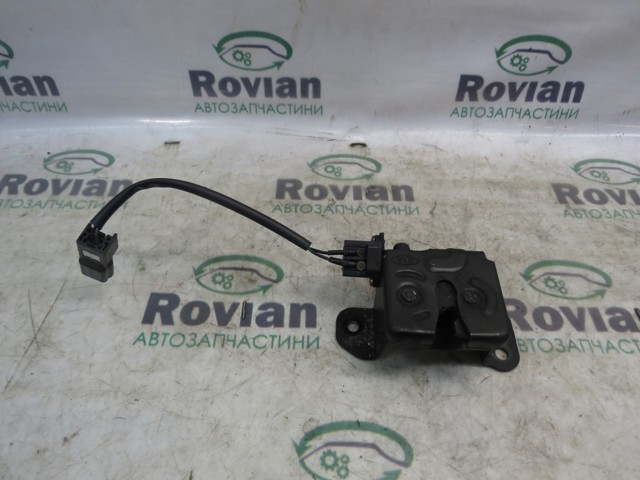 Замок пятой двери 812301F000 HYUNDAI