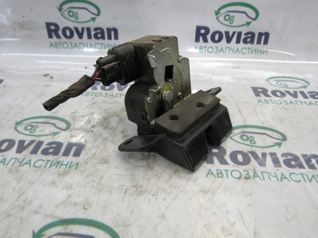 Замок и ручка двери задка 812301H000 HYUNDAI