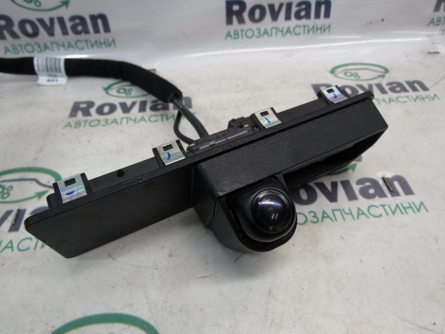 81820CV010 HYUNDAI Кнопка привода замка крышки багажника (двери 3/5-й (ляды) купить в Чернигов