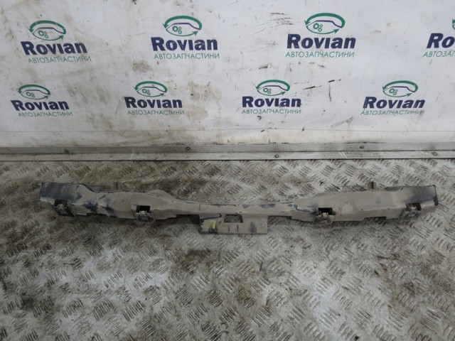 Кронштейн бампера заднего, центральный 8200022224 RENAULT