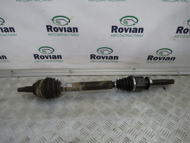 Привод правый 8200035673 RENAULT