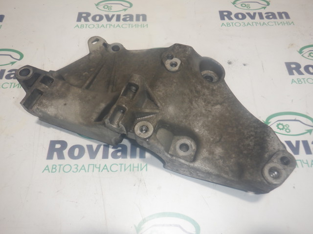 Кронштейн крепления генератора 8200100148 RENAULT