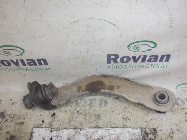 Кронштейн передней балки 8200127324 RENAULT
