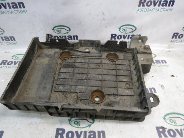 Подставка аккумулятора 8200166032 RENAULT