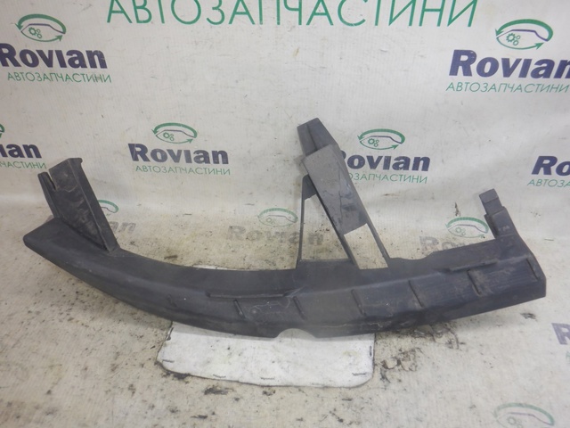 Кронштейн крепления бампера переднего правый 8200183758 RENAULT
