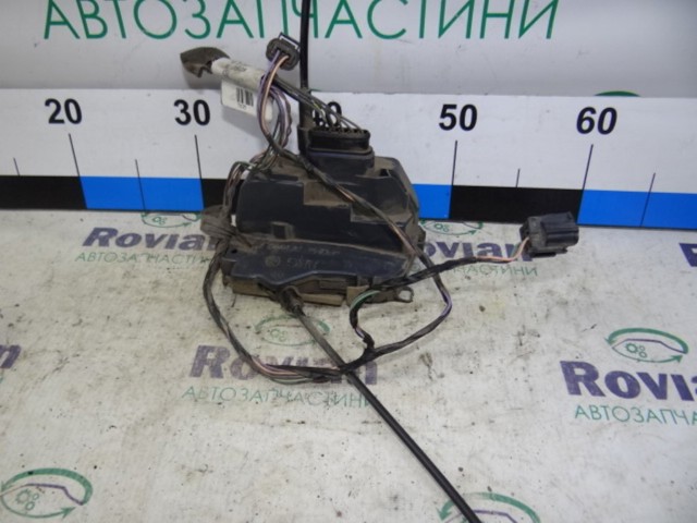 Замок задней левой двери 8200212468 Renault (RVI)