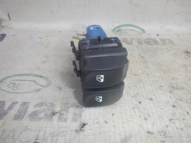 Кнопки переднего левого стеклоподъёмника 8200214938 RENAULT