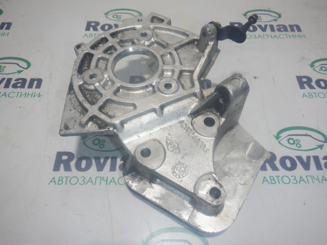 Кронштейн топливного насоса ТНВД 8200240204 RENAULT
