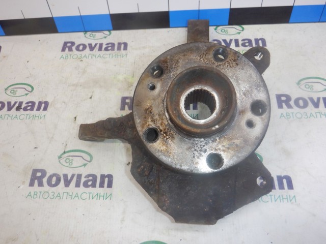 Цапфа передняя правая 8200322079 RENAULT