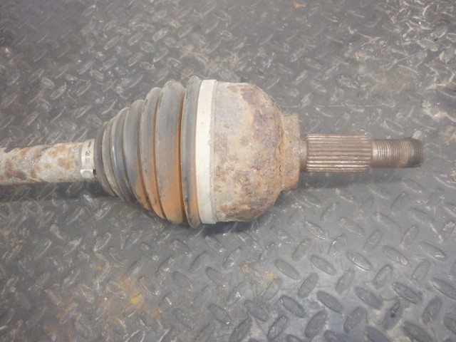 Полуось передняя, правая 8200387424 RENAULT
