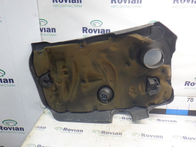 RENAULT 8200404674 Крышка мотора декоративная в наличии Львов