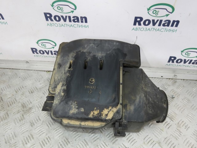 Корпус воздушного фильтра 8200420871 RENAULT