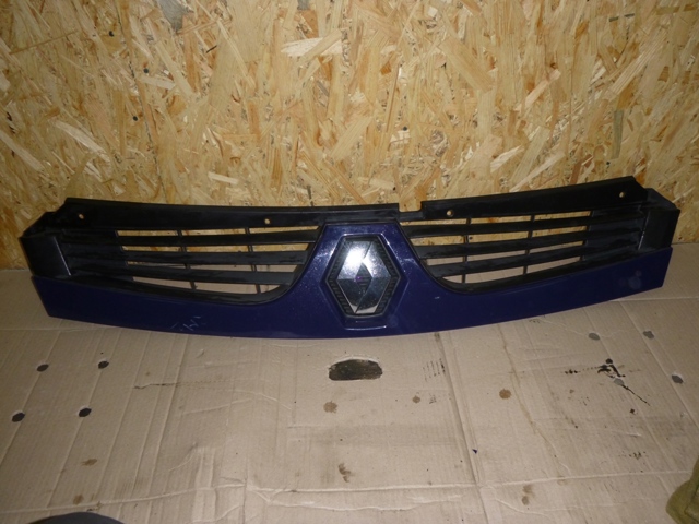 Решетка радиатора 8200426365 RENAULT