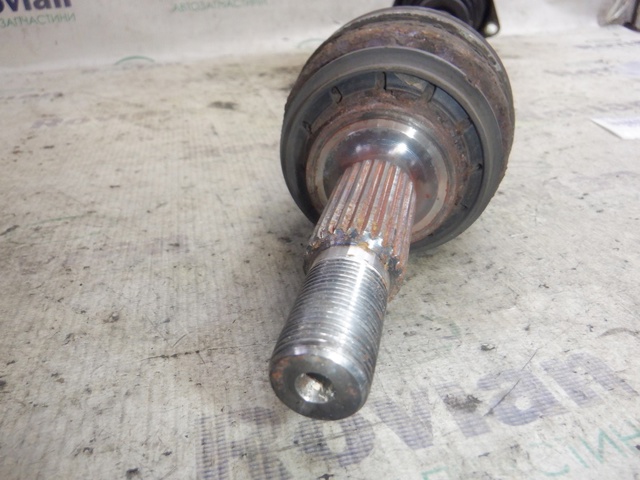 Полуось передняя левая 8200499304 RENAULT