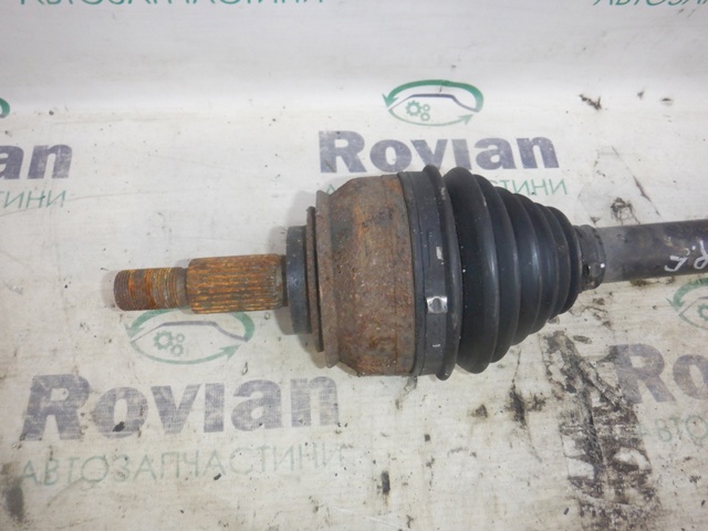 Полуось передняя, правая 8200500683 RENAULT
