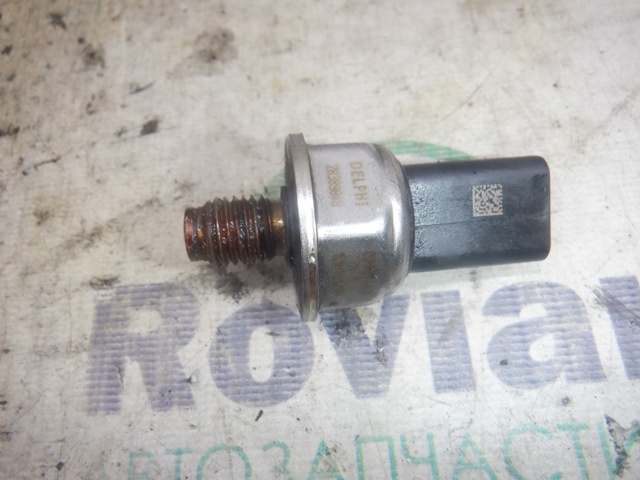 Рампа форсунок системы впрыска топлива 8200584034 RENAULT