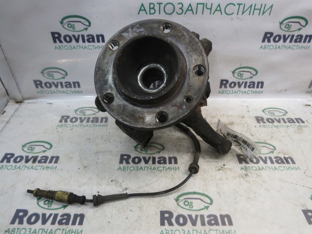 Цапфа передняя левая 8200642122 RENAULT