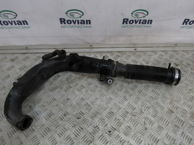 Патрубок воздушный, вход в турбину (наддув) 8200645723 RENAULT