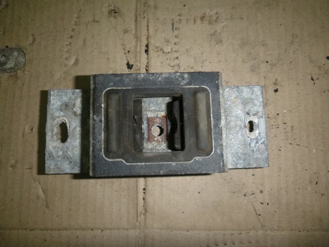 Левая опора двигателя 8200676857 RENAULT