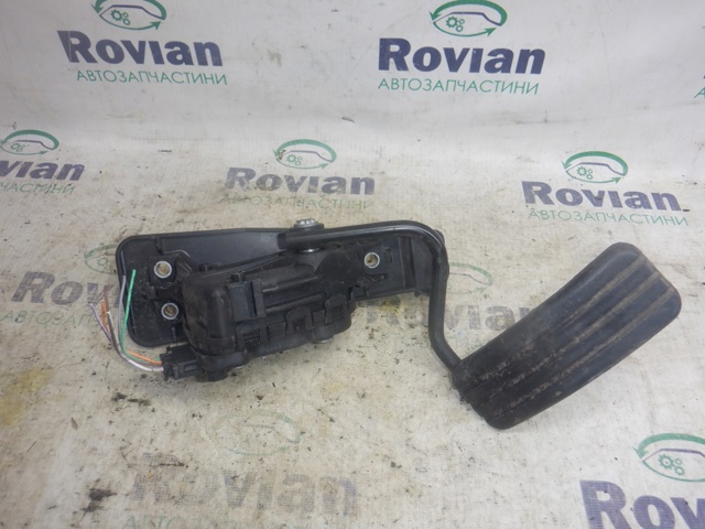 Педали газа 8200700390 RENAULT