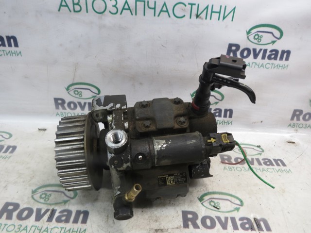 Насос топливный высокого давления (ТНВД) 8200704210 RENAULT