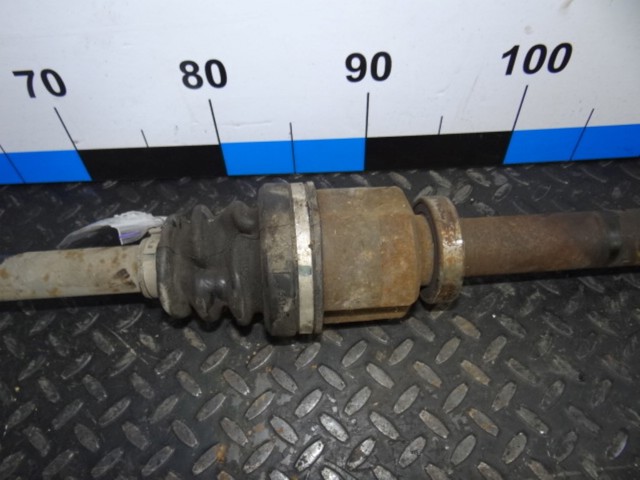 RENAULT 8200725513 Полуось (привод) передняя правая в наличии Украина