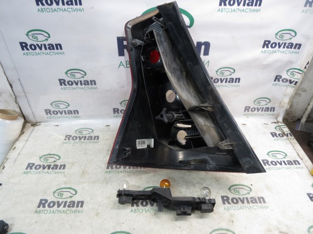 Задняя правая фара 8200734824 RENAULT