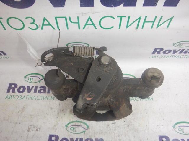 RENAULT 8200735275 Суппорт задний левый в наличии Украина