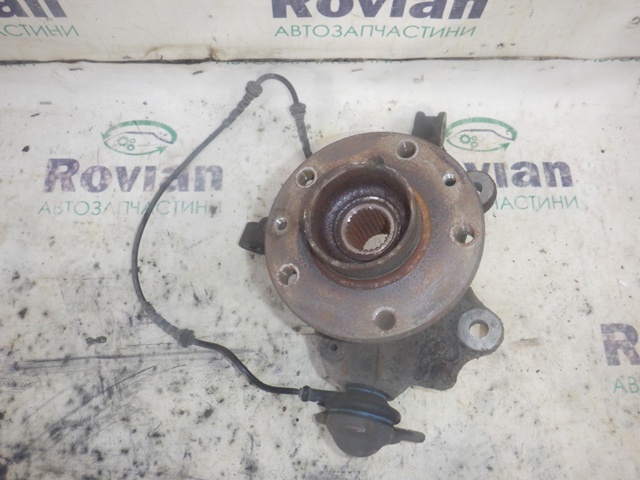Ось передняя и поворотные кулаки 8200881829 RENAULT