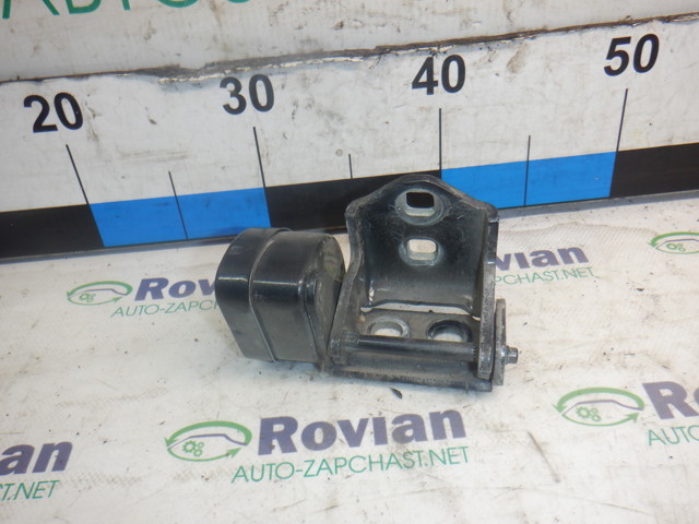 Петля двери задней правой 8200885639 Renault (RVI)