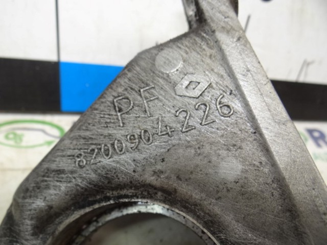 Опора подвесного подшипника передней полуоси 8200904226 RENAULT